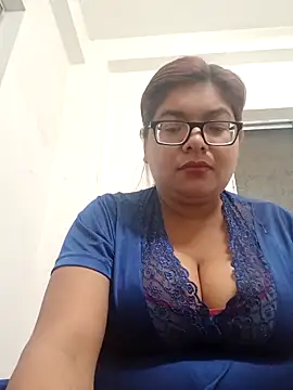 Snapshot of Elie_Hallway chatting on March 6, 6:48 pm Elie Hallway online show from March 6, 6:48 pm