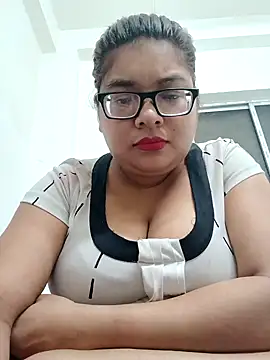 Snapshot of Elie_Hallway chatting on April 3, 6:50 pm Elie Hallway online show from April 3, 6:50 pm