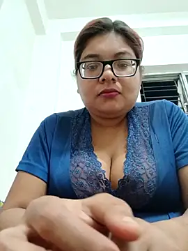 Snapshot of Elie_Hallway chatting on April 6, 6:53 pm Elie Hallway online show from April 6, 6:53 pm