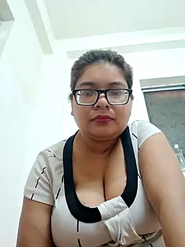 Snapshot of Elie_Hallway chatting on April 23, 8:57 am Elie Hallway online show from April 23, 8:57 am