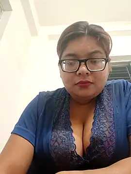 Snapshot of Elie_Hallway chatting on April 30, 6:47 pm Elie Hallway online show from April 30, 6:47 pm