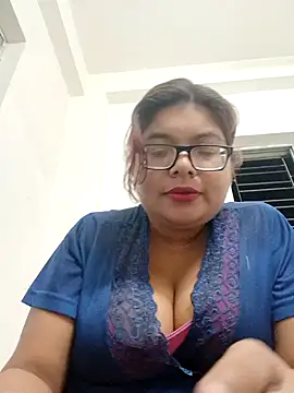 Snapshot of Elie_Hallway chatting on April 30, 9:19 pm Elie Hallway online show from April 30, 9:19 pm