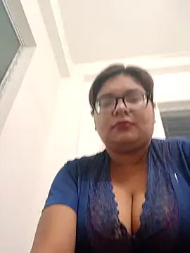 Snapshot of Elie_Hallway chatting on May 2, 6:35 pm Elie Hallway online show from May 2, 6:35 pm
