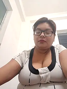 Snapshot of Elie_Hallway chatting on May 6, 6:13 pm Elie Hallway online show from May 6, 6:13 pm