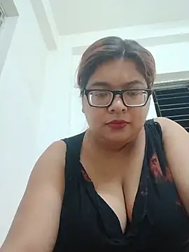 Snapshot of Elie_Hallway chatting on May 12, 6:27 pm Elie Hallway online show from May 12, 6:27 pm