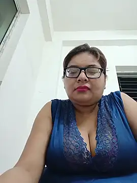 Snapshot of Elie_Hallway chatting on May 18, 6:25 pm Elie Hallway online show from May 18, 6:25 pm