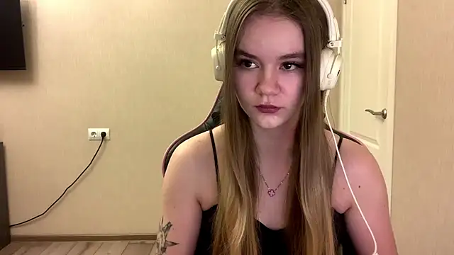 AgnesShy  online show from March 13, 7:48 am