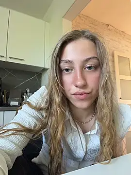 romyxxs online show from April 29, 3:27 pm