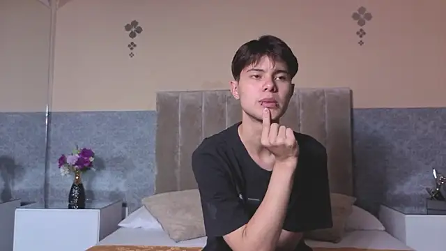 Derek Sinn online show from February 13, 7:54 pm