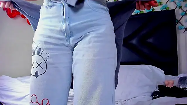 EmmaWilliamss4 online show from February 23, 9:01 pm