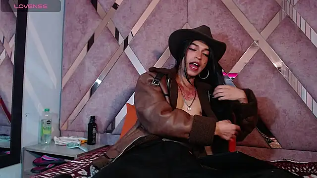 MeghanQueen   online show from February 25, 5:17 am