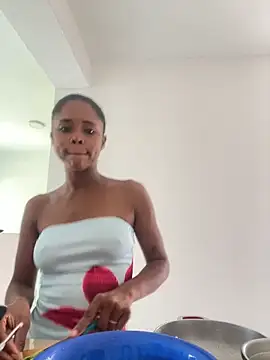 LIA PARKERR online show from February 28, 4:08 pm