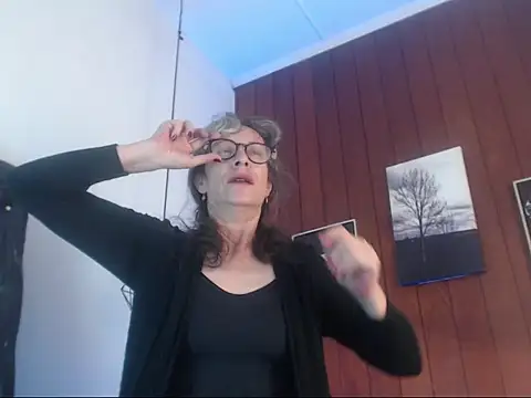 laurasofia45 online show from February 18, 1:29 pm