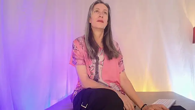 laurasofia45 online show from July 1, 11:01 am