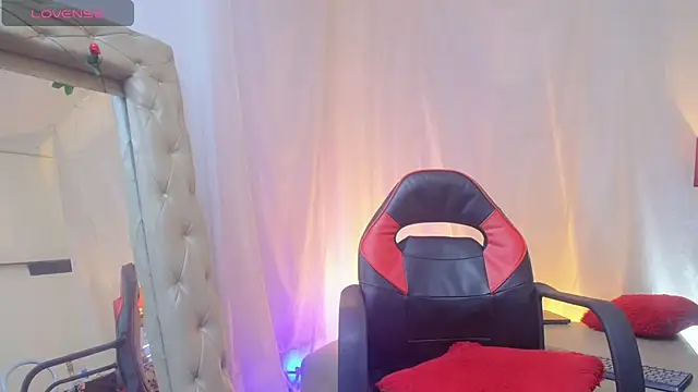 laurasofia45 online show from July 6, 3:14 am