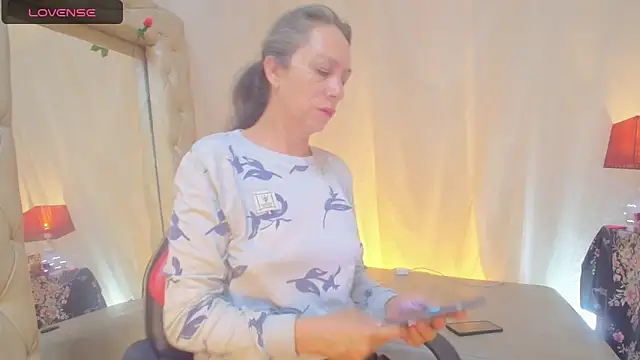 laurasofia45 online show from July 11, 10:51 am
