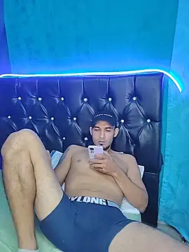 Snapshot of junior_men22 chatting on February 17, 1:29 pm junior men22 online show from February 17, 1:29 pm