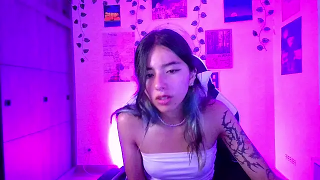 Snapshot of IvyStone_ chatting on March 10, 9:42 pm IvyStone online show from March 10, 9:42 pm