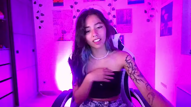 Snapshot of IvyStone_ chatting on March 12, 12:06 am IvyStone online show from March 12, 12:06 am