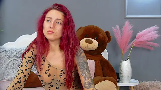 CrystalRedd online show from June 26, 5:23 am