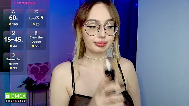 AdeLuna online show from February 28, 9:05 pm