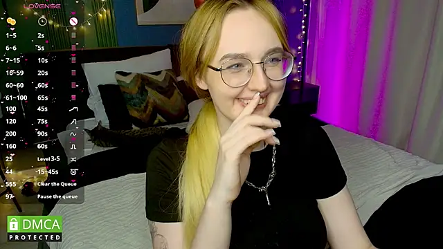 Snapshot of AdeLuna chatting on May 25, 9:21 pm AdeLuna online show from May 25, 9:21 pm
