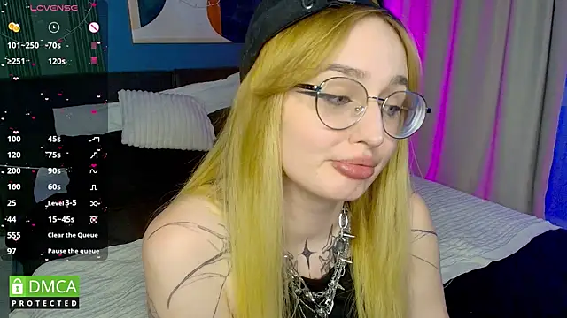 Snapshot of AdeLuna chatting on May 27, 9:23 pm AdeLuna online show from May 27, 9:23 pm