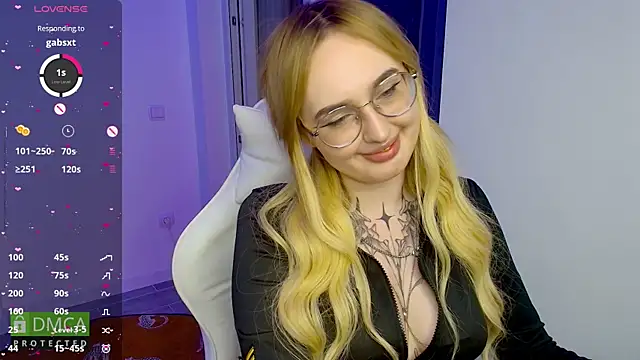 Snapshot of AdeLuna chatting on May 28, 9:45 pm AdeLuna online show from May 28, 9:45 pm