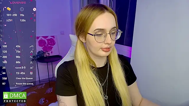 Snapshot of AdeLuna chatting on May 30, 9:45 pm AdeLuna online show from May 30, 9:45 pm