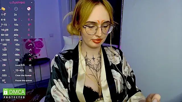 Snapshot of AdeLuna chatting on June 3, 9:09 pm AdeLuna online show from June 3, 9:09 pm