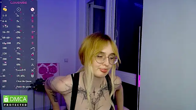 Snapshot of AdeLuna chatting on June 4, 9:21 pm AdeLuna online show from June 4, 9:21 pm