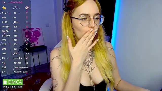 Snapshot of AdeLuna chatting on June 5, 9:20 pm AdeLuna online show from June 5, 9:20 pm