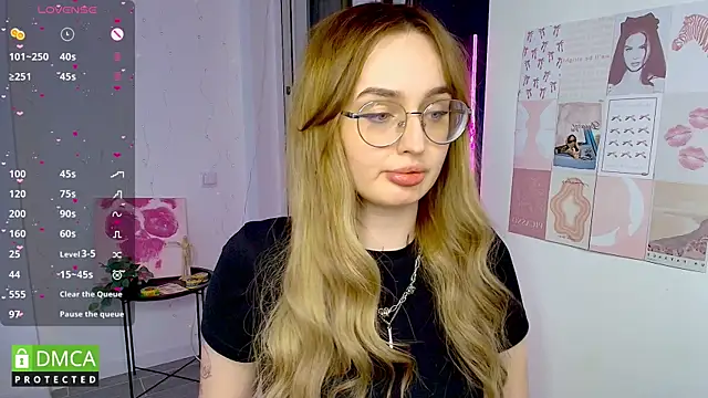 Snapshot of AdeLuna chatting on June 11, 1:49 am AdeLuna online show from June 11, 1:49 am