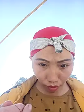 hot-luna- online show from February 5, 7:35 am