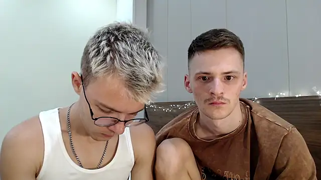 Snapshot of NikiKerryCum chatting on February 3, 11:48 am NikiKerryCum online show from February 3, 11:48 am