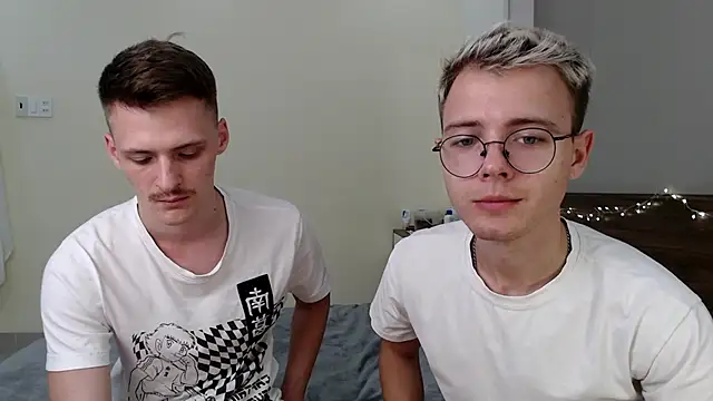 Snapshot of NikiKerryCum chatting on February 5, 3:05 pm NikiKerryCum online show from February 5, 3:05 pm