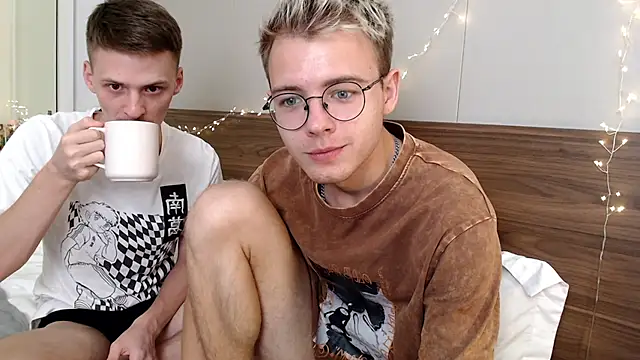 Snapshot of NikiKerryCum chatting on February 14, 1:30 pm NikiKerryCum online show from February 14, 1:30 pm