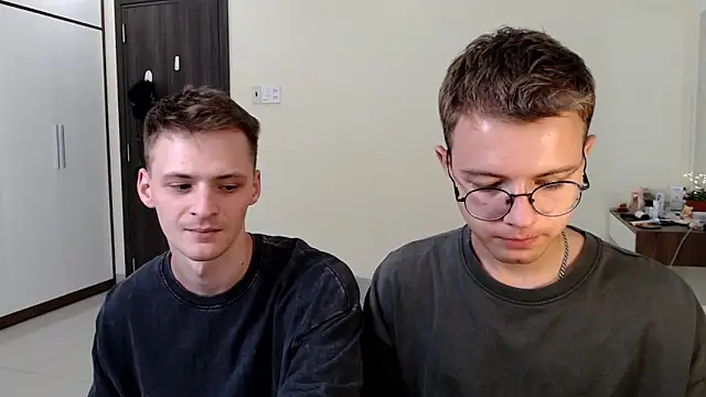 NikiKerryCum online show from April 19, 10:36 am