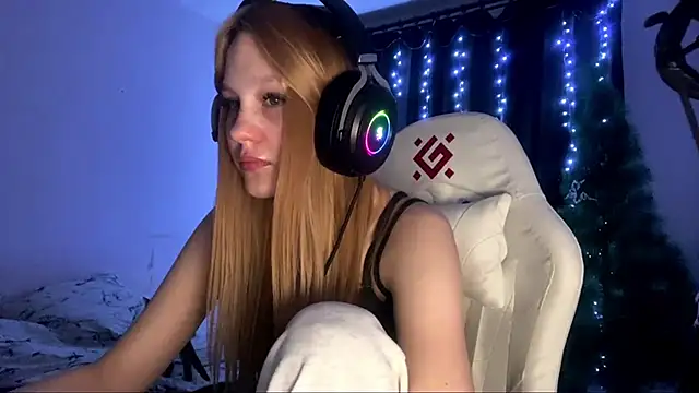 axin burnell online show from February 18, 5:53 pm