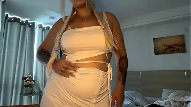 LuxureMia online show from February 15, 7:51 am