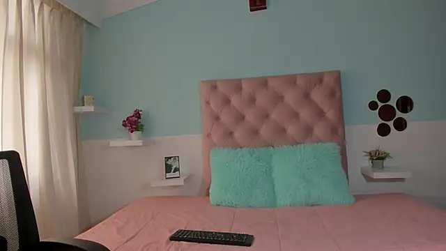 kendall hernandez online show from March 16, 1:59 pm