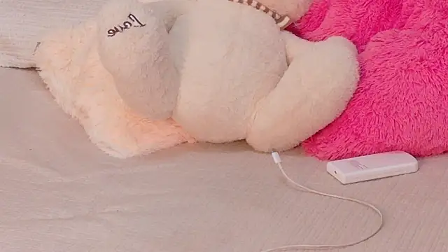 JosselynBrown online show from June 28, 1:06 pm