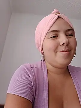 Snapshot of lyss_muller chatting on August 1, 6:40 pm lyss muller online show from August 1, 6:40 pm