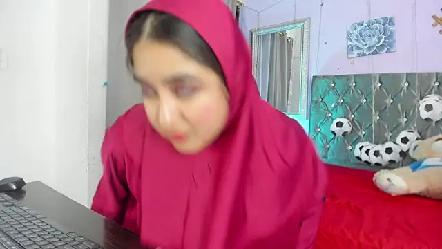 Snapshot of SamiraAwada chatting on June 23, 7:23 pm SamiraAwada online show from June 23, 7:23 pm