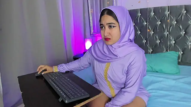 Snapshot of SamiraAwada chatting on July 2, 7:20 pm SamiraAwada online show from July 2, 7:20 pm