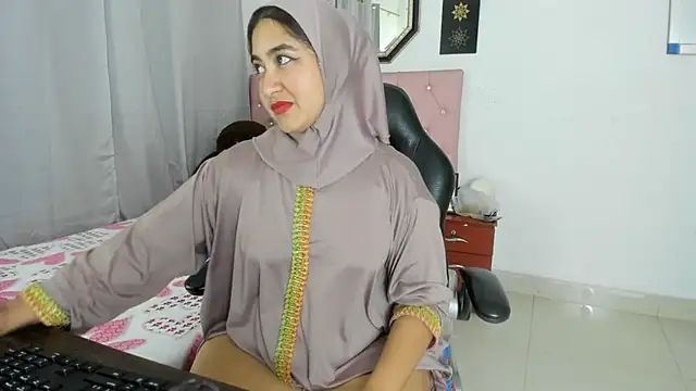 Snapshot of SamiraAwada chatting on July 21, 7:16 pm SamiraAwada online show from July 21, 7:16 pm