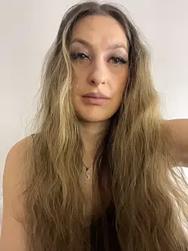 Alyxra online show from April 30, 7:04 am