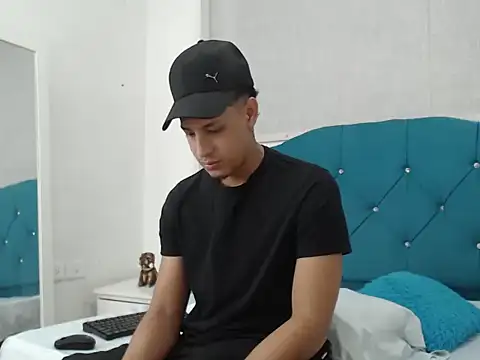 Noah Blackk online show from March 12, 1:39 pm