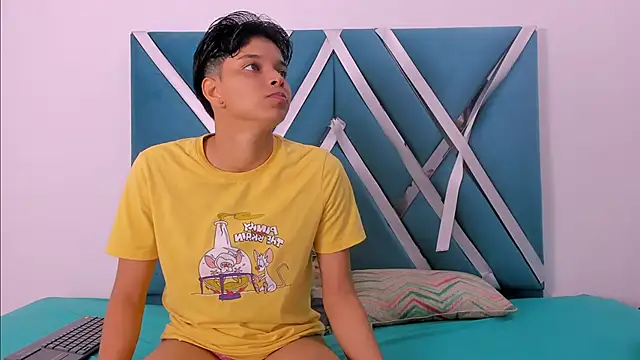 natasha and zoe online show from March 9, 4:33 pm