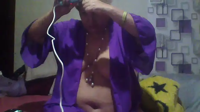 Snapshot of bialoba7 chatting on July 15, 7:19 pm bialoba7 online show from July 15, 7:19 pm